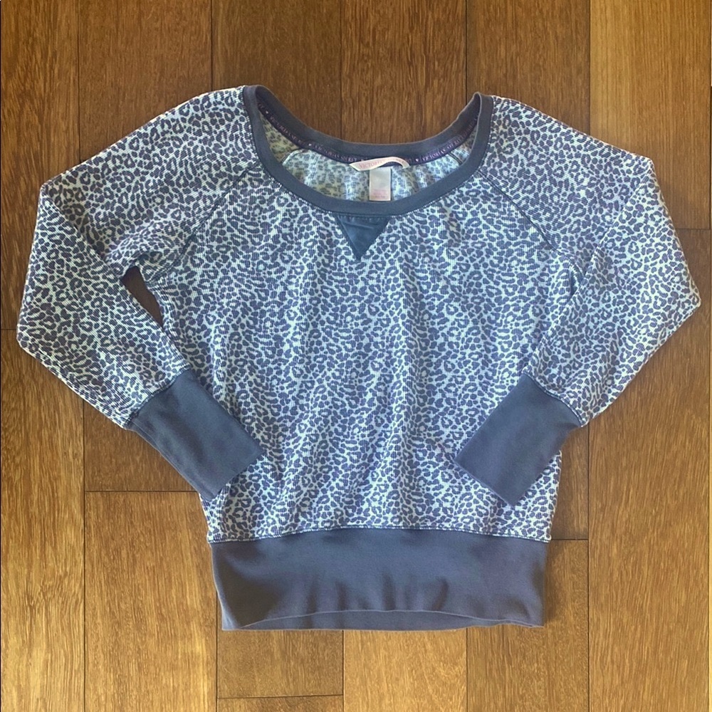 Victoria's Secret Gray Leopard Pajama Top XS🩶🤍